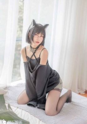 森林中的熊先生冬眠中